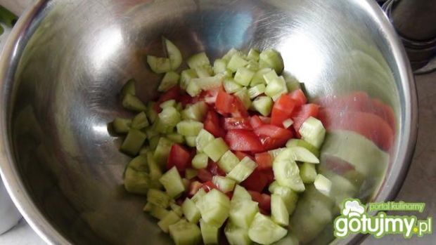 Surówka warzywna z oliwkami