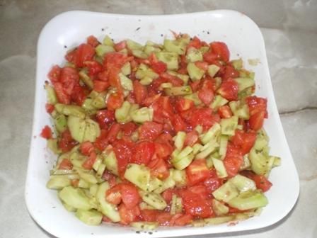 Surówka z ogórków i pomidorów