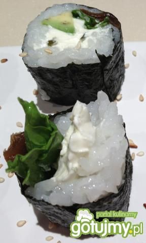 Sushi bez ryby z delikatnym serkiem.