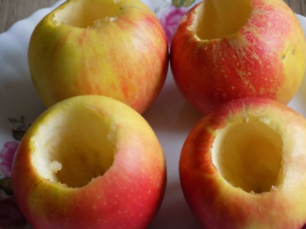 Świąteczne pieczone jabłka z powidłem 