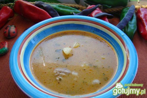 Syta zupa gulaszowa z warzywami 