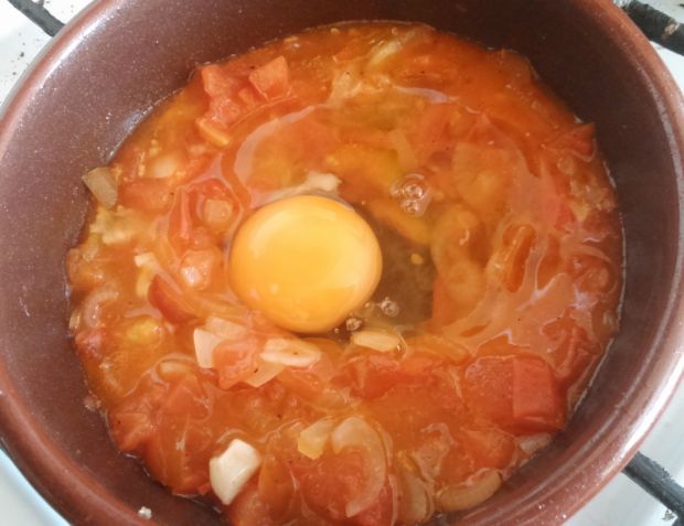 Szakszuka - jajka w aromatycznym sosie 