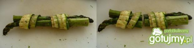 Szparagi w cukinii z grila w sosie light