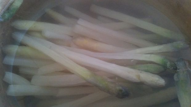 Szparagi w sosie serowo - porowym