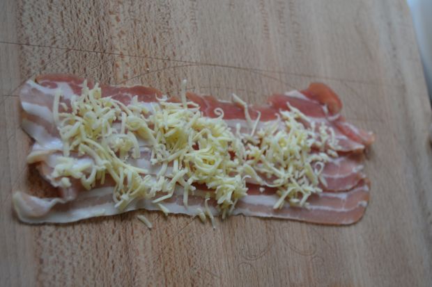 Szparagi z serem i pancettą
