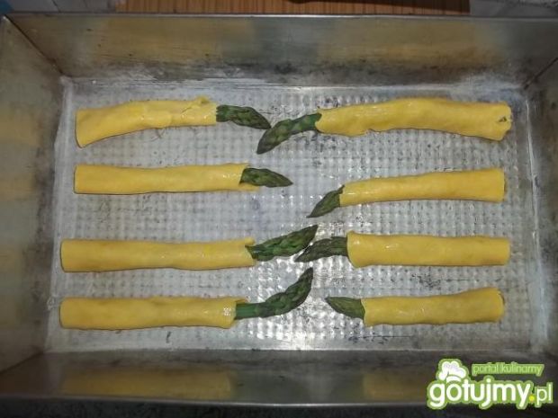 Szparagowe paluszki z dipem