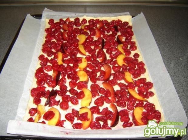 Szybkie ciasto na kruchym spodzie z owoc
