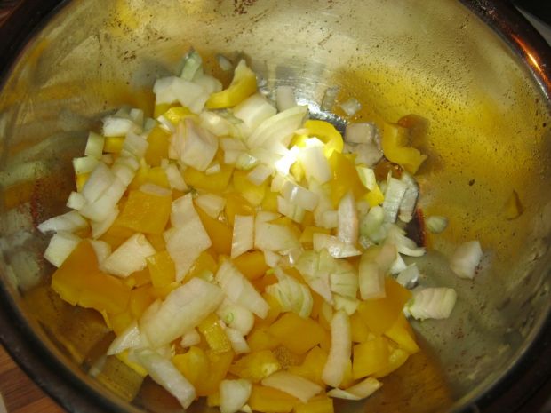 Szynka duszona w curry z cukinią