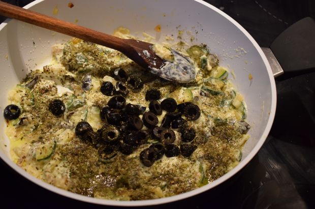 Tagliatelle z cukinią, mascarpone i oliwkami