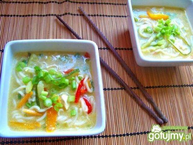 Tajska zupa z kurczakiem i mleczkiem 
