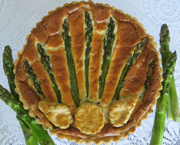 Tarta szparagowa z serem pleśniowym Lazur