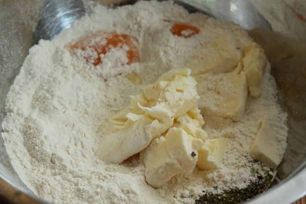 Tarta ze szpinakiem i jajem Tarta ze szpinakiem i jajem