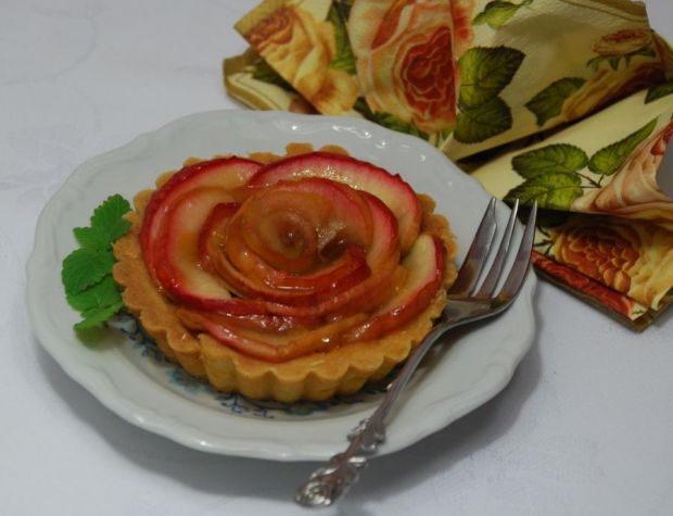 Tartaletki z herbacianymi różami z jabłek