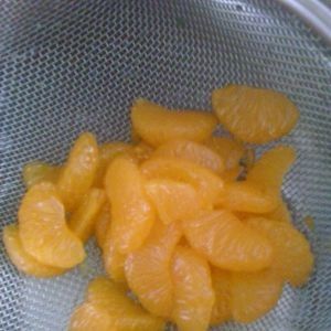 Tartaletki z kremem szpinakowym i mandarynką 