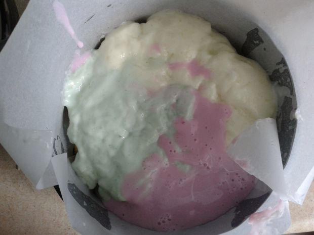 Tęczowa pianka jogurtowa