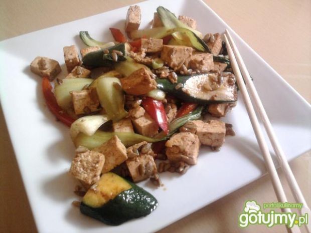 Tofu z warzywami z patelni 