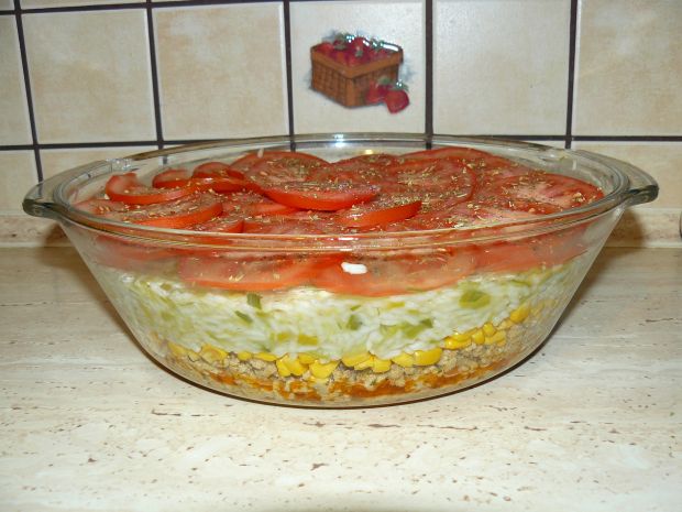 Torcik mięsno-ryżowy z porem, kukurydzą i pomidore