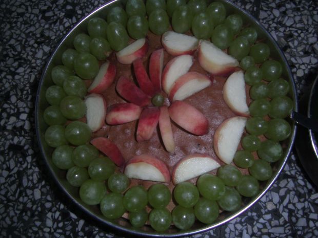 Torcik z masą ajerkoniakową, galaretką i owocami