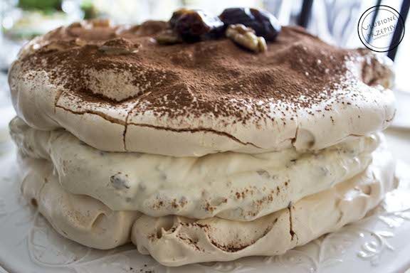 Tort bezowy z masą kawową Tort bezowy z masą kawową
