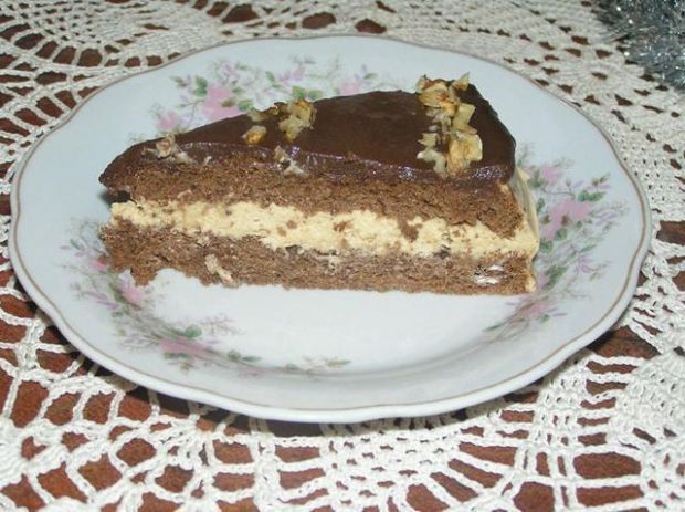 Tort czekoladowo-kawowo-orzechowy