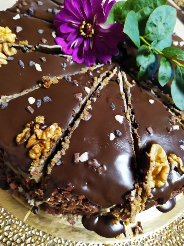 Tort czekoladowo-orzechowy