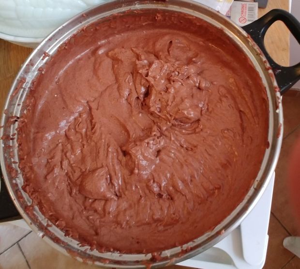 Tort czekoladowo - śliwkowy