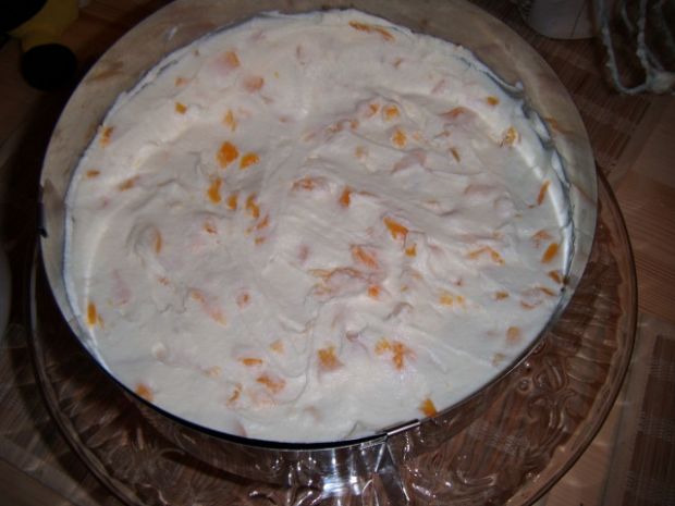 Tort jogurtowo - brzoskwiniowym