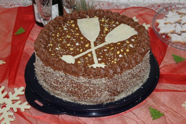 Tort orzechowy z kremem czekoladowym
