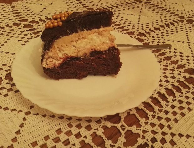Tort piernikowo-bezowo-chałwowy