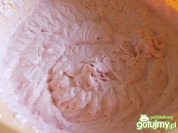Tort śmietanowo-truskawkowy