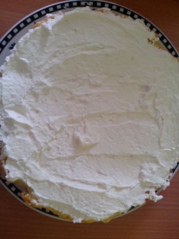 Tort śmietanowo -  truskawkowy z czekoladą