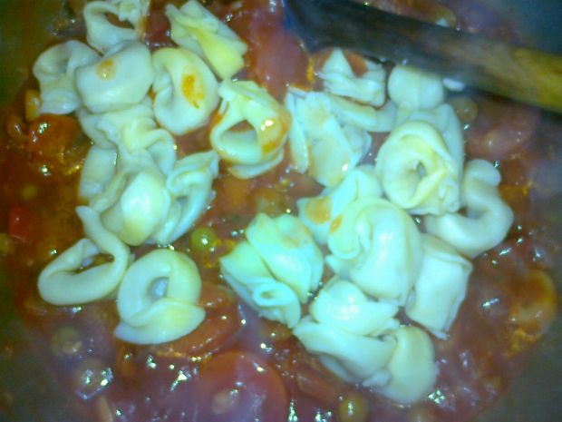 Tortellini w pikantnym sosie  