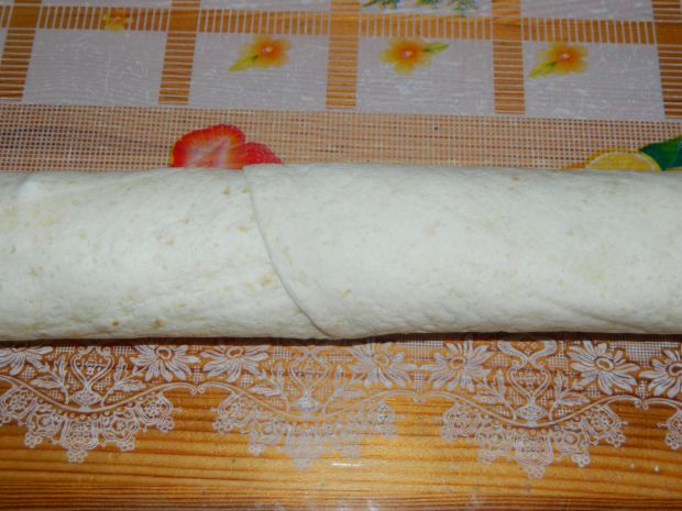 Tortilla z żółtym serem i szynką