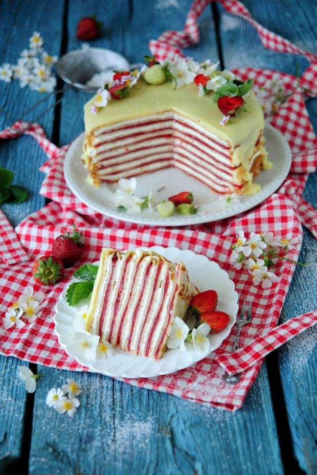 Truskawkowo- rabarbarowy tort naleśnikowy