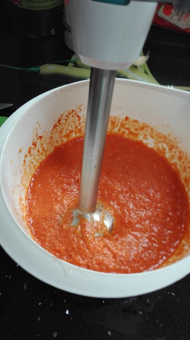 Tuńczyk chilli w sosie pomidorowym