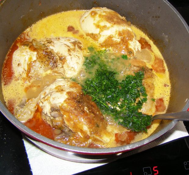 Udka kurczaka w sosie pietruszkowym na obiad