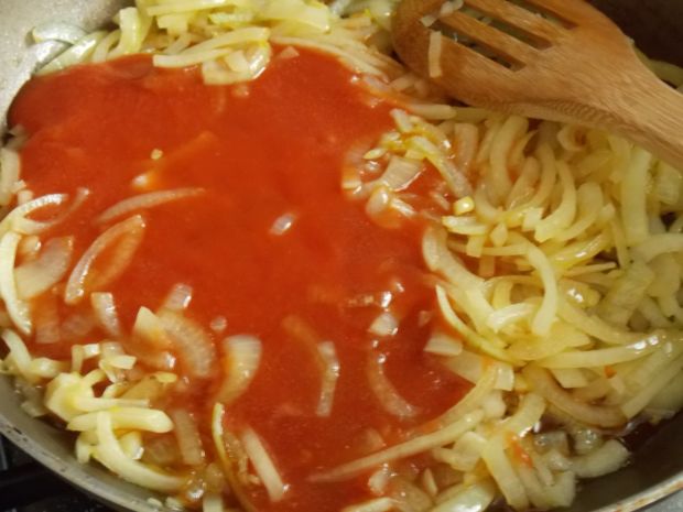 Udka pieczone w sosie pomidorowym
