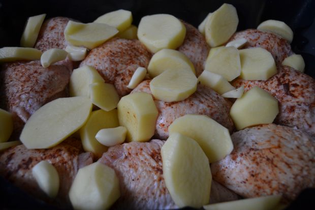 Udka z kurczaka pieczone z ziemniakami 