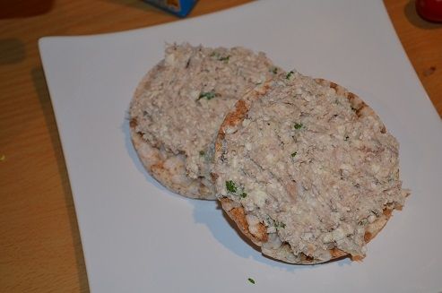 Wafle ryżowe z pastą z makreli