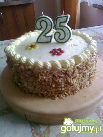 Waniliowy tort urodzinowy