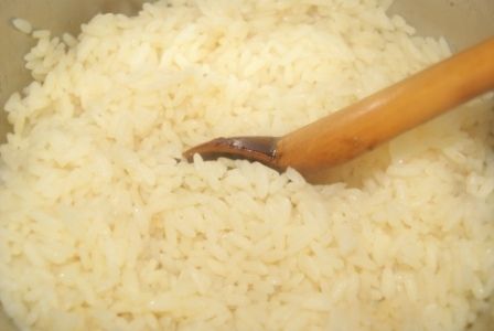 Wątróbka drobiowa z bakaliami i cebulką na ryżu