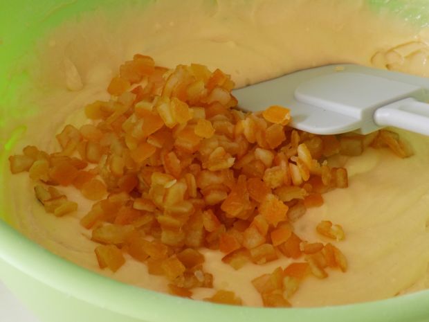 Wielkanocny keks z migdałami i skórką pomarańczową