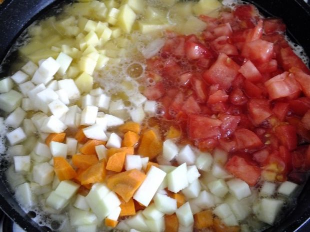 Wielowarzywna zupa z mięsem