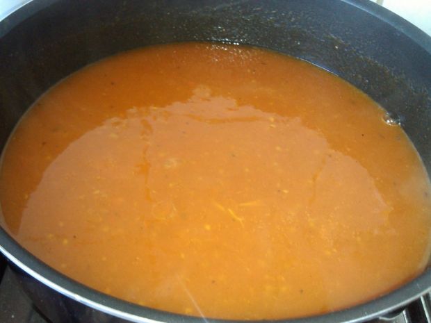 Wieprzowe kotlety z pęczakiem w sosie pomidorowym