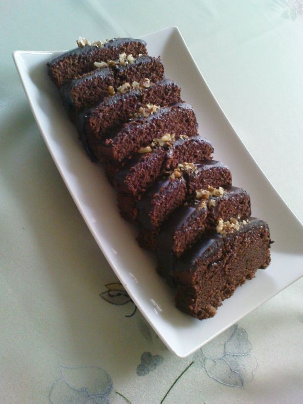 Wilgotne ciasto z polewą czekoladową