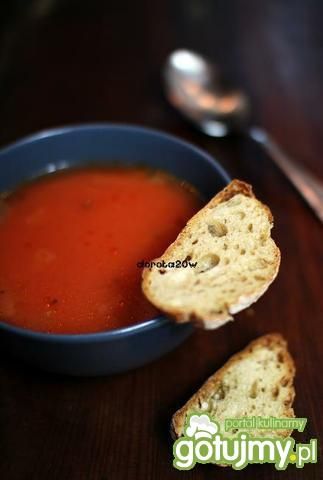 Włoska zupa pomidorowa z ciabattą