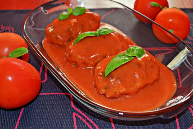 Włoskie kotlety w sosie pomidorowym