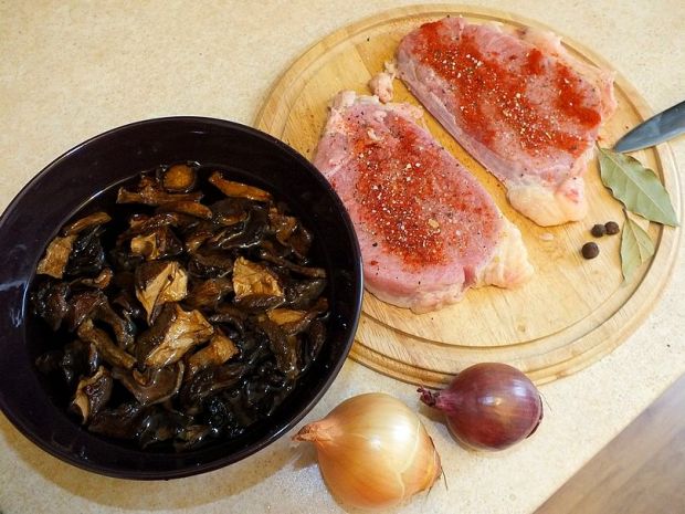 Wołowina z sosem z suszonych grzybów