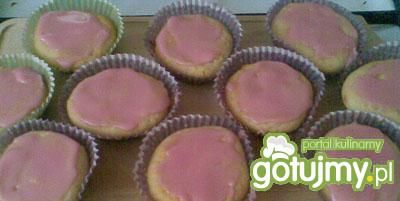 Wybitnie łatwe różowe muffinki.