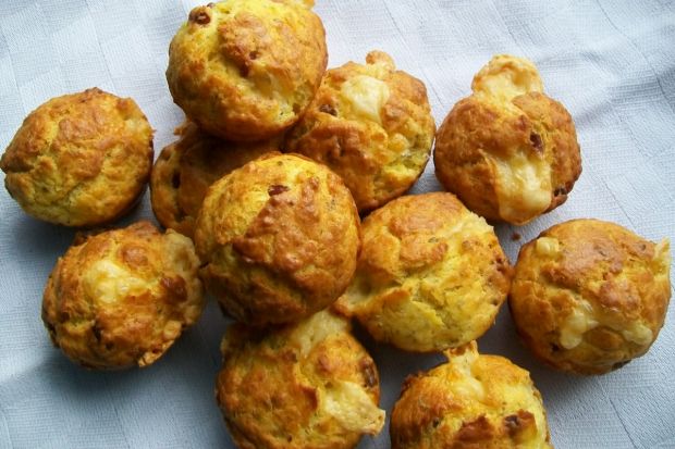 Wytrawne muffinki z serem i kabanosami